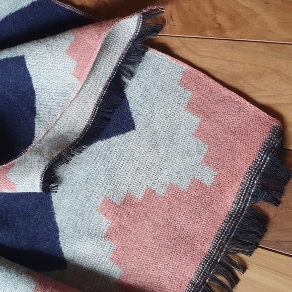 Aztec Scarf - Picture 2 of 2